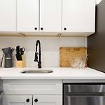240-15 Luxury Studio Prime Location W&D