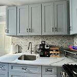 3 Bedrooms In 2Nd Floor Modern Brooklyn Home, Close To J Train