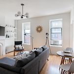Beautiful 3 Bedroom Unit In Prime Location