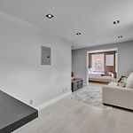 Soho Designer 2Br With Balcony