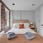 Soho Designer 2Br With Balcony