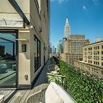 Elegant Residence At Marmara Park Avenue