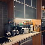 Entire Luxury Apt Midtown With Pool, Gym, And Sauna