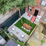 Brownstone 2 Bed With Private Backyard Near Subway