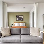 Tribeca Studio W City Views Gym Pool Nyc-110