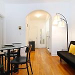 Outdoor Space Washer Dryer Dishwasher 3Beds Apt, June To Aug 90 Days Stay Required