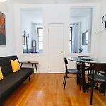 Outdoor Space Washer Dryer Dishwasher 3Beds Apt, June To Aug 90 Days Stay Required
