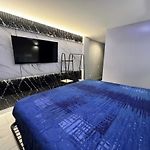 Umbrella Hotel Brooklyn - Newly Renovated