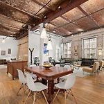 Sun-Filled Luxury Historic 2 Bedrooms Apto