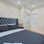 Spacious 3 Bed 3 Bath Unit In Upper East Side