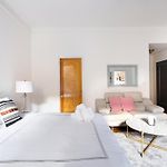 Bright And Comfy Studio In Nyc