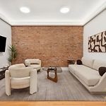 Spacious 1-Bedroom Retreat Near Central Park