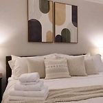 Hip Nyc Hideaway In Lively East Village