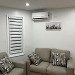 Cozy 2-Person Apartment Near Jfk Airport & Shopping Area