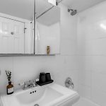 Bold Manhattan Base In Prime Nolita