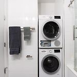 Modern Apartment By Central Park - 3 Br