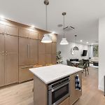 10-1 Stylish Townhouse Oasis In Greenpoint