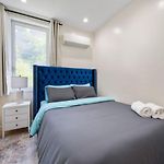 Amazing Location Murray Hill 3 Bedroom Apartment ,June To Aug 90 Days Stay Required