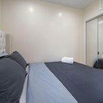 Amazing Location Murray Hill 3 Bedroom Apartment ,June To Aug 90 Days Stay Required
