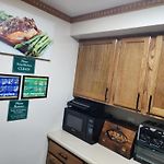 Booking.Com Exxlusive: Fully Furnished One Bedroom Entire Apartment With Full Size Bed. For One Person Or Couple, Soulmate Positive Friendship