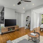 Modern Manhattan Retreat Near Central Park