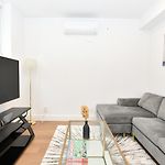 Sophisticated 3 Bedroom Duplex In The Heart Of Midtown