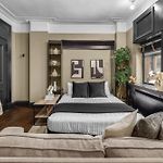 Central Nyc Apartment Walking Distance To Everywhere!