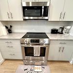 Peaceful Quiet Spacious New Modern Penthouse 3-Bedroom Apartment With A Balcony