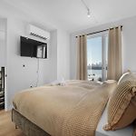 Stylish Brooklyn Retreat - Steps To G Train