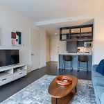 Luxury Apt With Gym & Pool