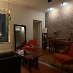 Sunlit Luxury 2Br Harlem Brownstone Retreat - Near Express Trains