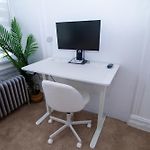 Cozy Theatre & Office Brooklyn Stay