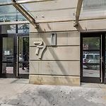 Stylish 2-Bedroom Near Central Park - Laundry - Elevator