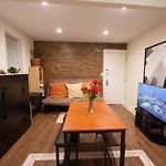 Next To Manhattan 2 Bedrooms Apartment - Subway 20 Steps, Manhattan 1 Stop