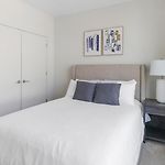 Landing Spectacular 2Bd Courtyard Gym