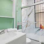 Elegant 3 Bedroom Unit In Lower Manhattan