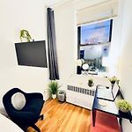 Ues Manhattan Room #1 In Shared Apartment