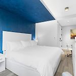 Global Luxury Suites At The Arches