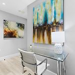 Global Luxury Suites At The Arches