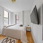 The Times Square Glow - Private Room In The Heart Of Nyc