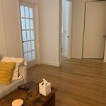 Wall Street Large Private Bedroom ,High Speed Internet -Female Only