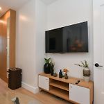 Modern 2Br Apartment Near Central Park