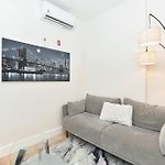Modern 2Br Apartment Near Central Park