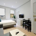 The Yorkville Vibe 8679