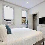 The Yorkville Vibe 8679