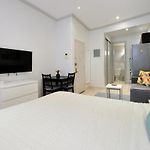 The Yorkville Vibe 8679