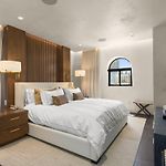 Midtown Penthouse With Empire State Views In Nyc