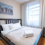 Comfy 2 Bedroom Apartment On Central Park West