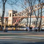 Spacious 2-Bedroom Apartment Near Subway - Easy Manhattan Access