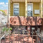 Elegant 2 Bedroom Suite W Modern Amenities